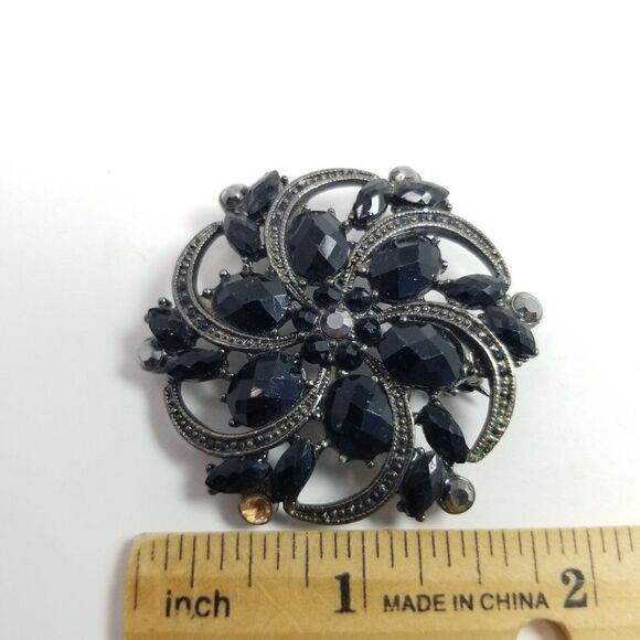 Vintage Black Rhinestone Flower Brooch, Retro Spiral Design, Estate - Picture 3 of 7